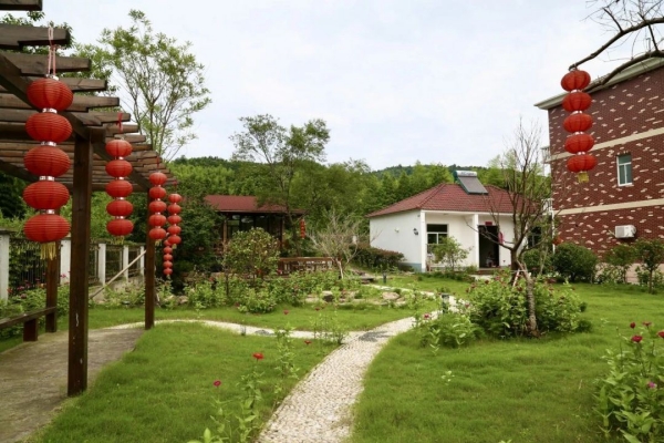 Beautiful courtyards flourishing in Huzhou