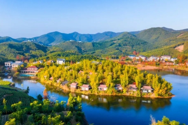 Huzhou's Xisaishan Holiday Resort welcomes travelers along new high-speed railway