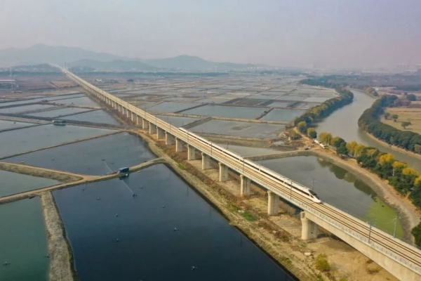 New high-speed railway enhances Yangtze River Delta connectivity