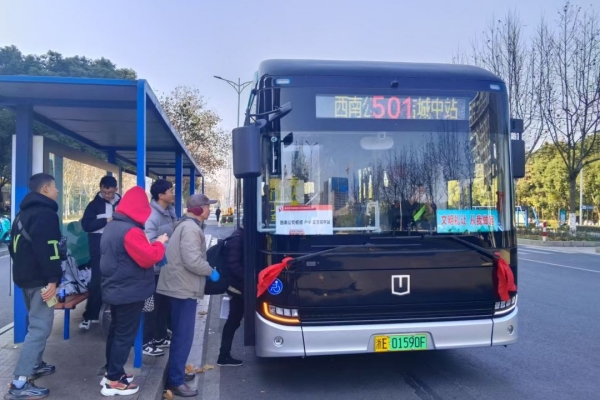 Huzhou launches hydrogen-methanol electric bus for green transit