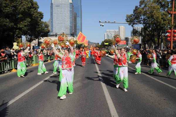 Intangible cultural heritage carnival hits Huzhou's streets