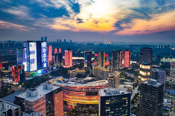 Zhengdong New District focuses on four key areas to boost consumption