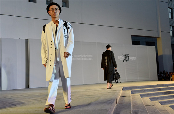 1529461043391059325.jpg models of the fashion show.jpg