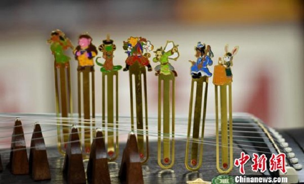 1529916736872098420.jpg Bookmarks made in traditional Mongolian style depict Chinese zodiac characters..jpg