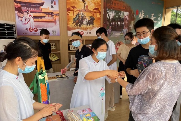 Binhu shines at city's tourism promotion activity