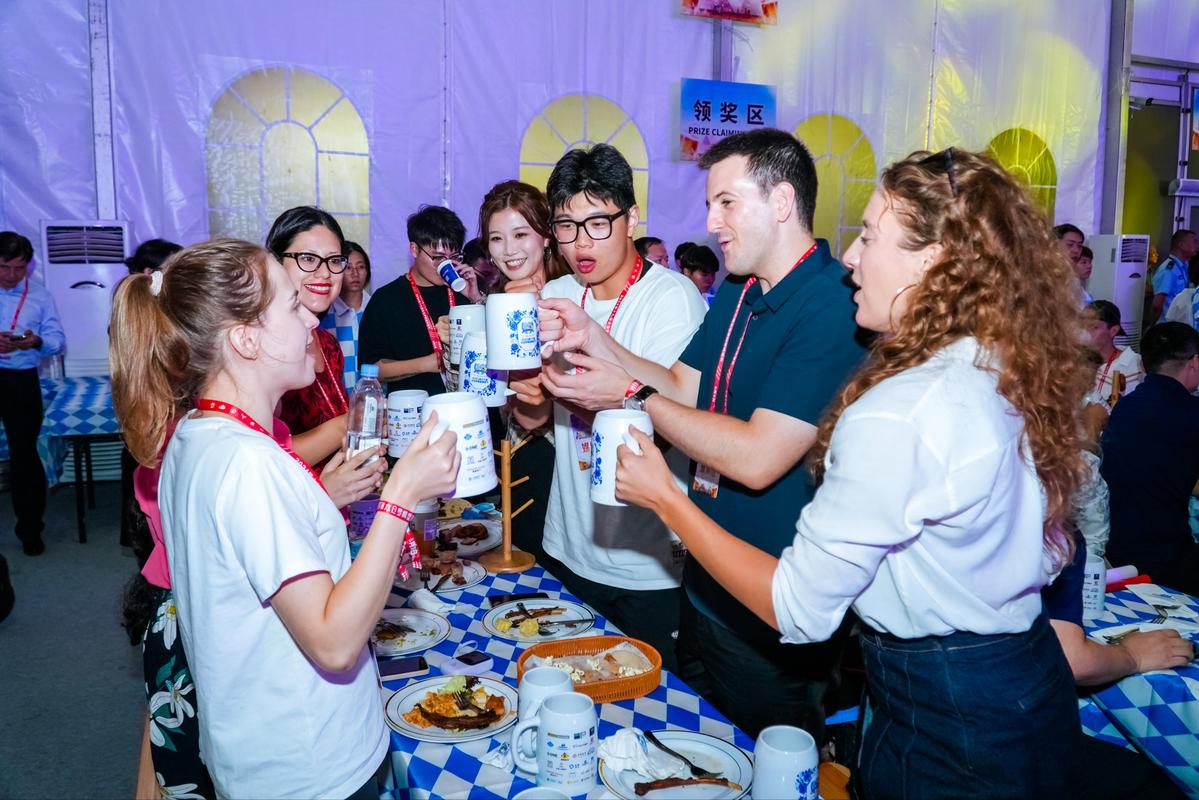 Beer and good cheer flow as town celebrates its German ties