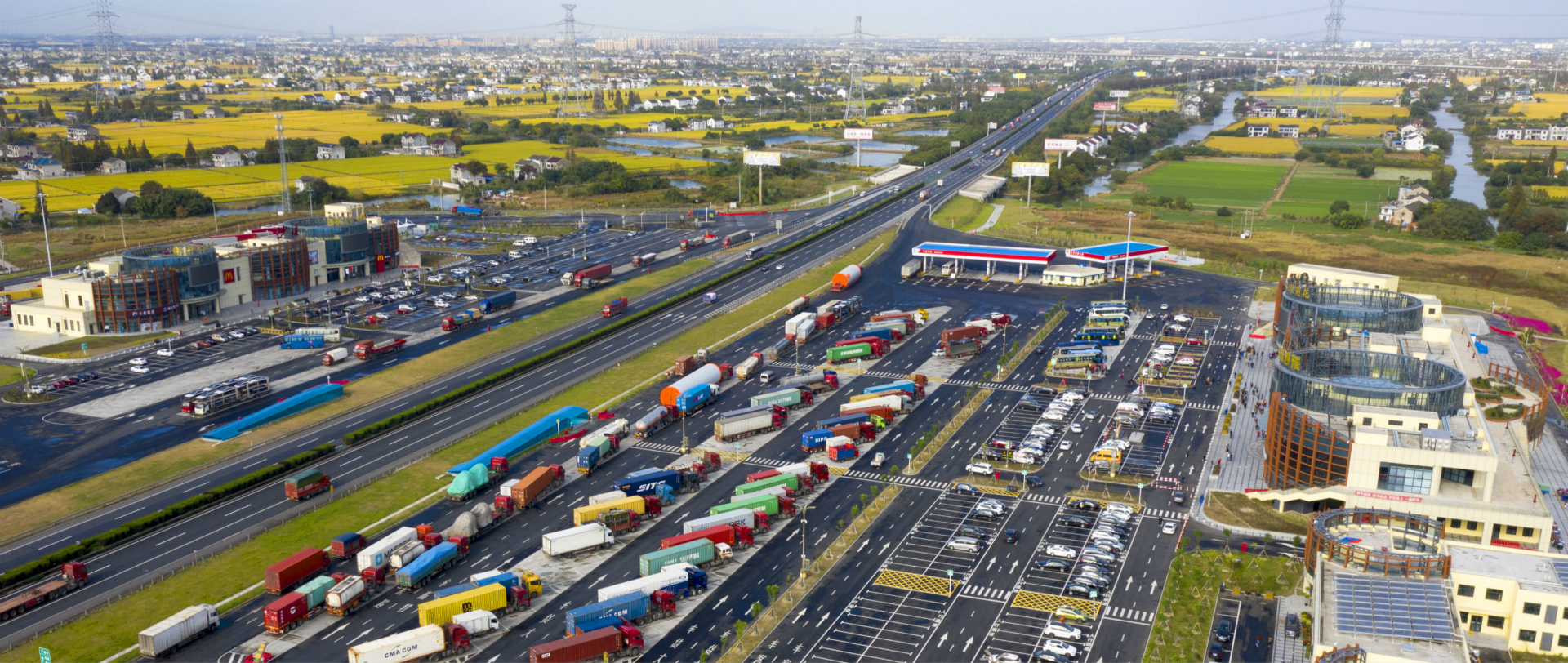 New transport hub rises in East China