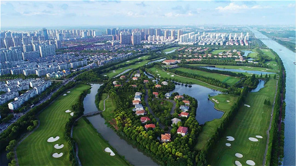 Suzhou expat gets Shanghai residency