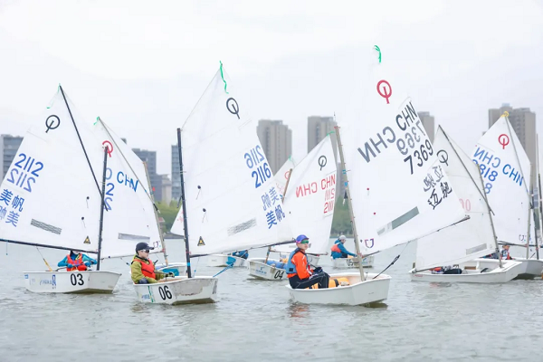 Young sailors compete in Taicang