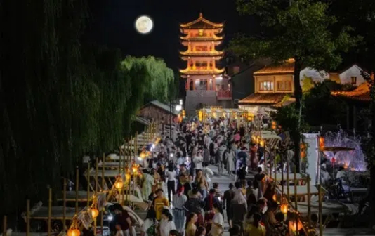 Taizhou's carved building area celebrates Mid-Autumn Festival