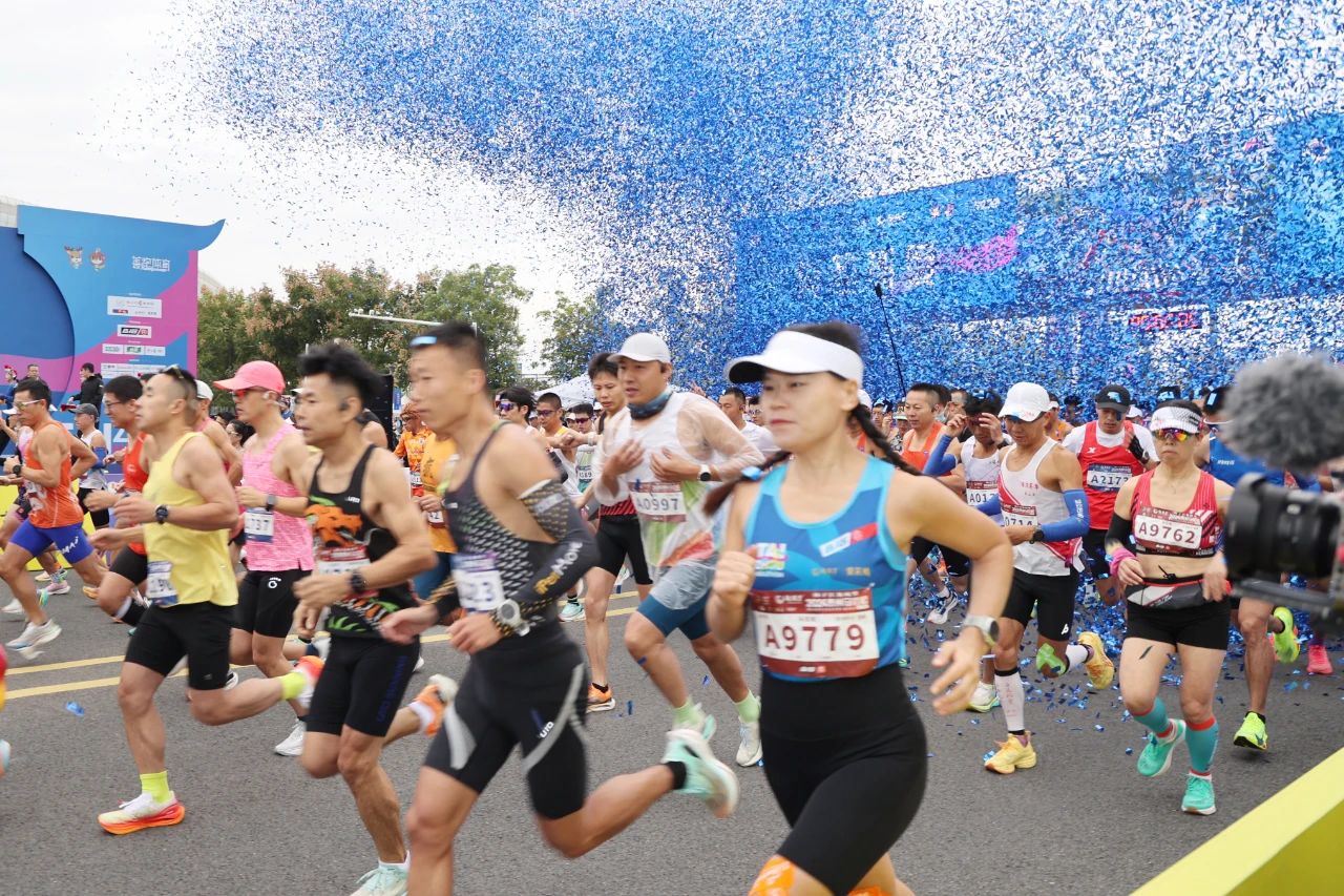 Thousands of runners compete in 2024 Taizhou Marathon amid cultural festivities