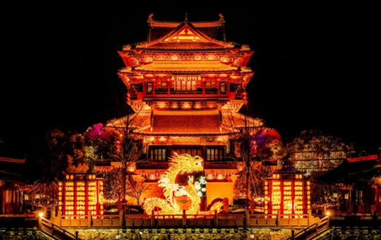 Wanghai Pavilion lights up with thousands of lanterns