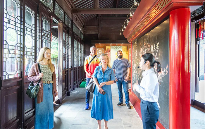 Austrian journalists explore Taizhou's cultural, scenic attractions