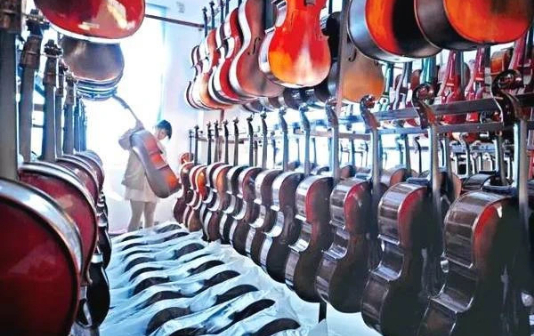 Huangqiao town boosts musical instruments sector