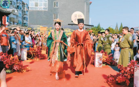 Taixing's Huangqiao town fills with great holiday vibes