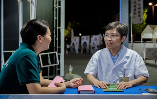 Traditional Chinese medicine night market