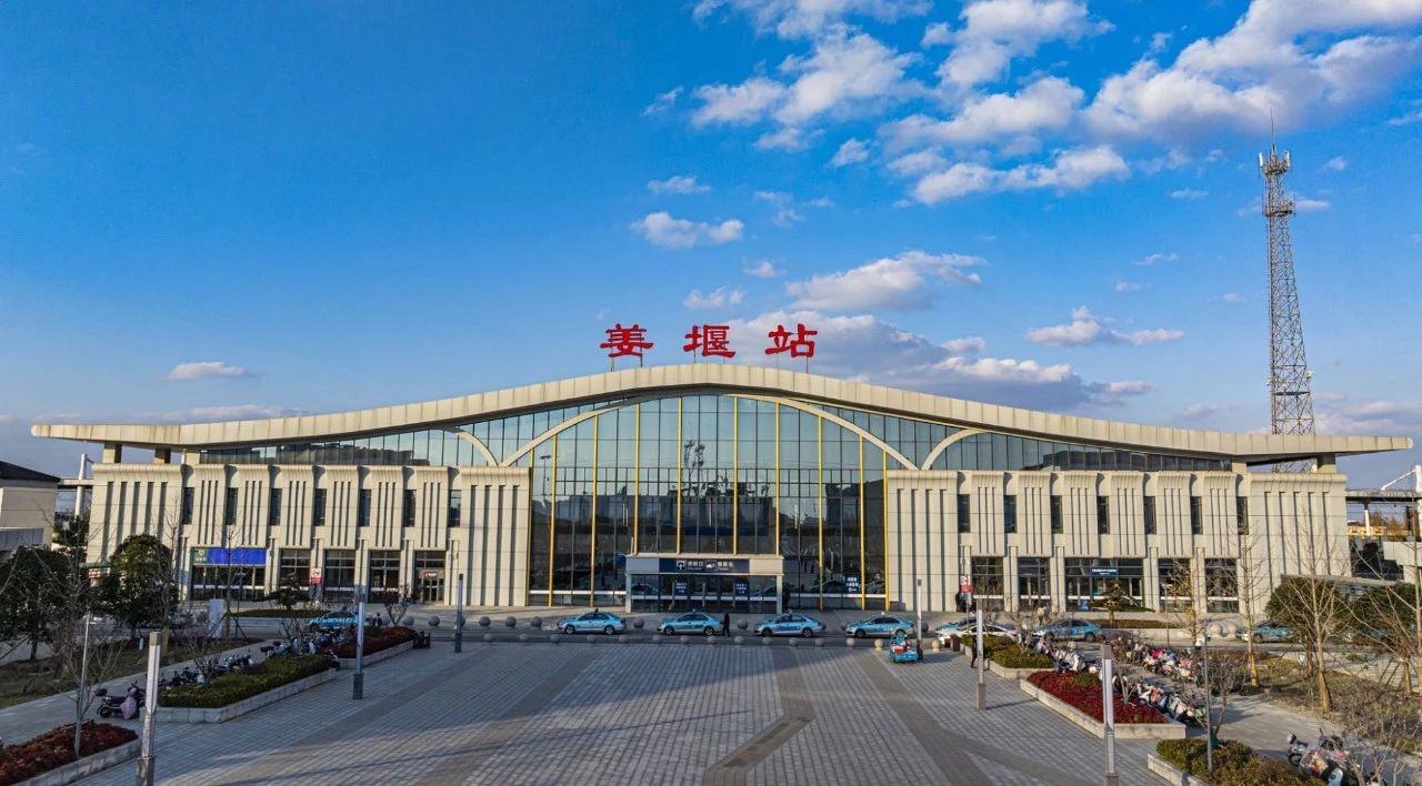 Jiangyan railway station transport hub officially opens