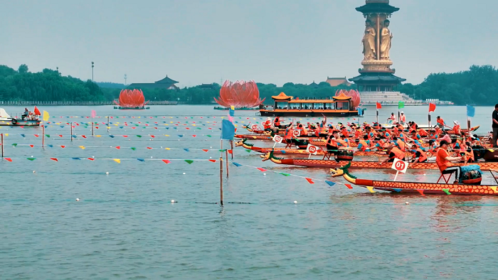 Jiangyan district folks have a ball at Dragon Boat Festival