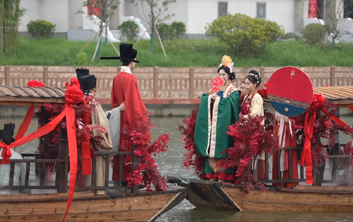 Video: Traditional wedding ceremony held on Quexian Island