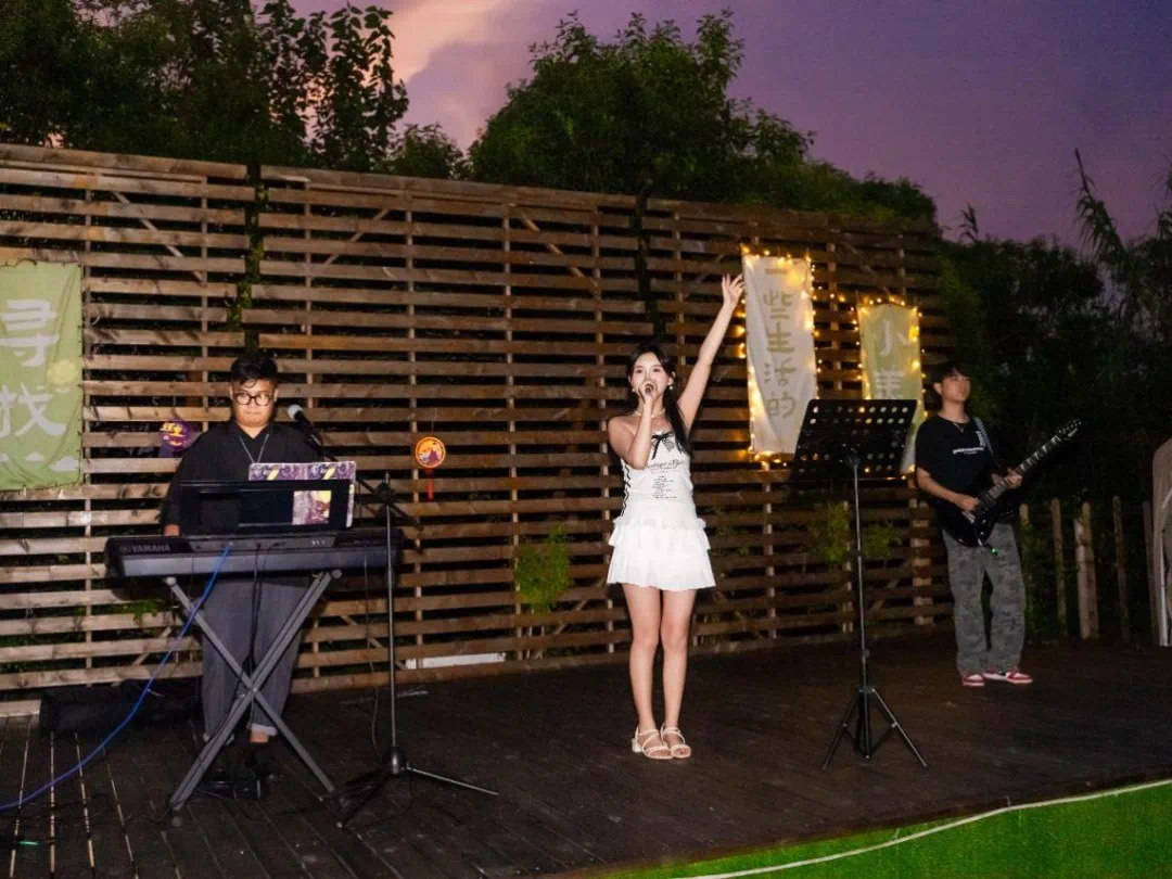 Jiangyan EDZ hosts Mid-Autumn Festival event for talents