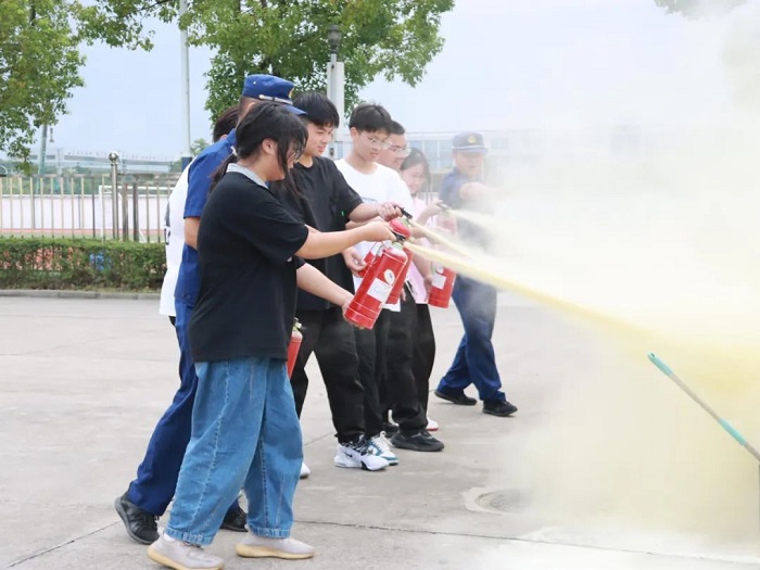 Activities held in Jiangyan EDZ to boost fire safety