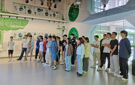 University students visit industry players in Jiangyan EDZ