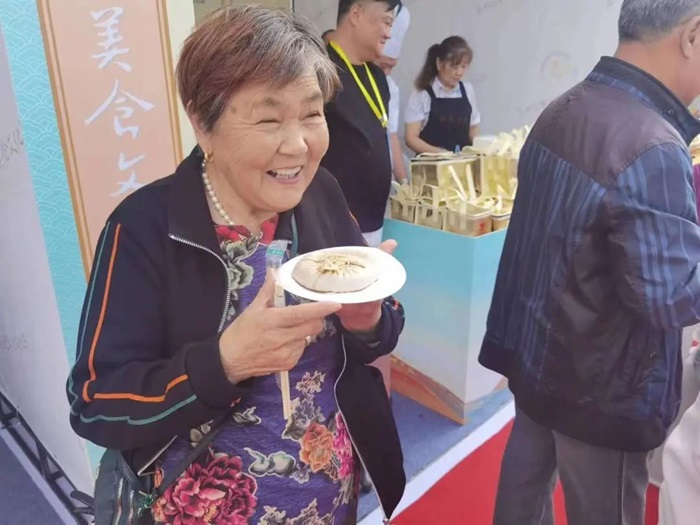 Jingjiang city holds soup dumplings festival
