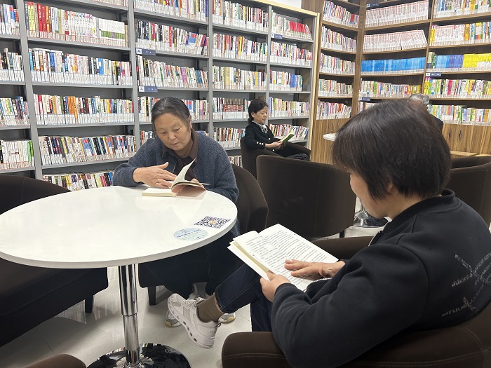 Jingjiang city opens 24-hour bookstore
