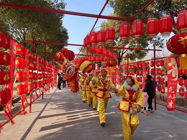 Spring Festival sparks consumer boom in Jingjiang city