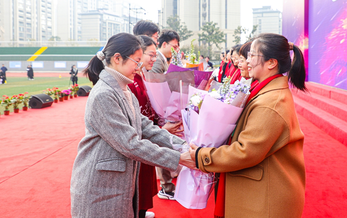Jingjiang city hosts student coming-of-age ceremony