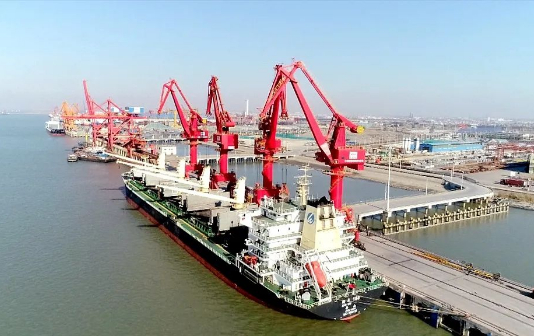 Taixing city's Hongqiao town expands port economy