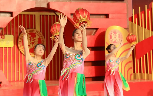 Taixing flower-drum dance mirrors cheerful souls of locals