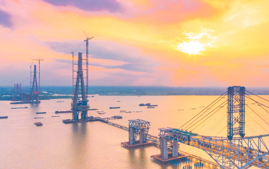 Build of Changzhou-Taixing Yangtze River Bridge progresses