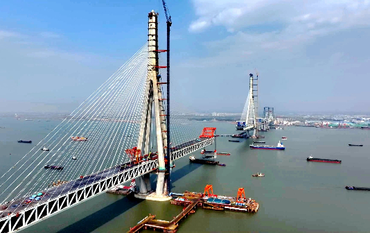 Building of Changzhou-Taixing Yangtze River Bridge progresses