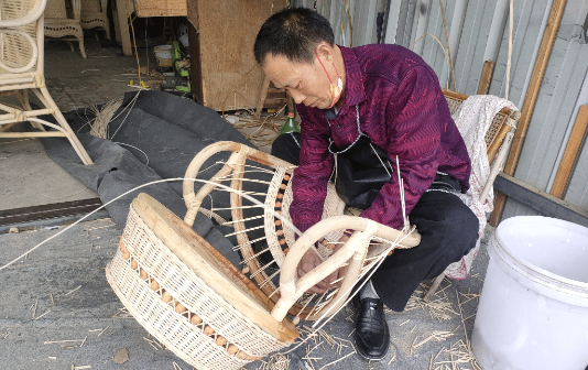Rattan weaving ensures prosperity of Tengxing village 