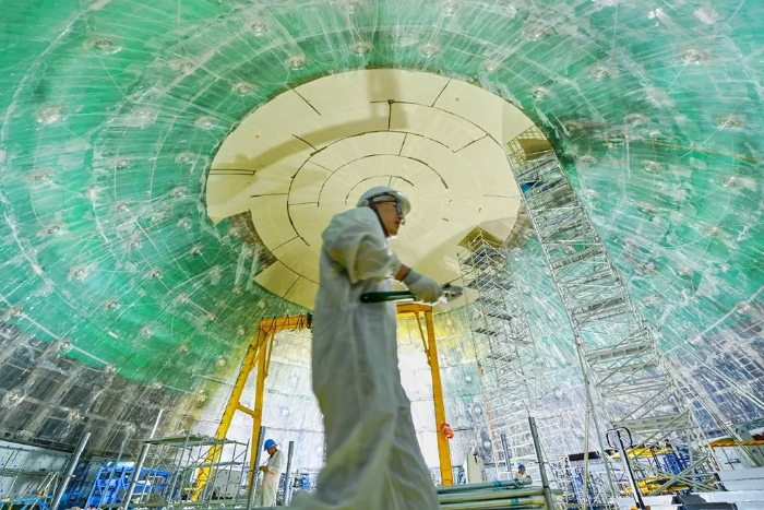 World's biggest single organic glass sphere progresses
