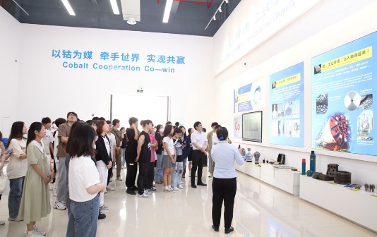 Taixing service center promotes employment