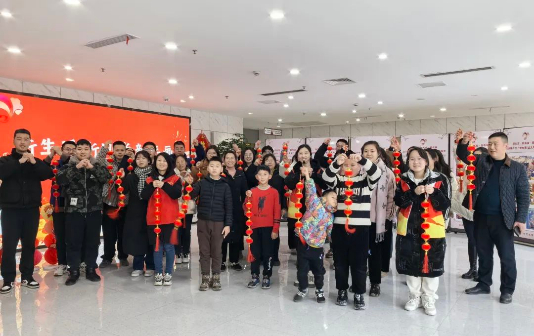 New Year's pictures evoke festive vibe in Taixing city