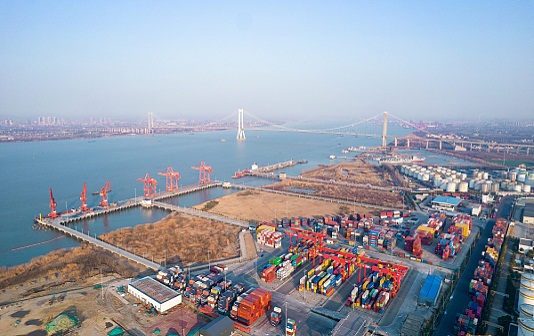 Taizhou terminal to qualify for dangerous goods containers
