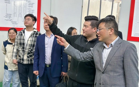 Top Taizhou official visits firms to boost safety, growth