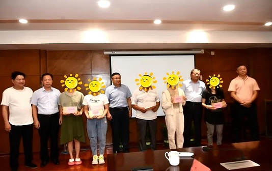 Taizhou's Xuzhuang subdistrict launches scholarship for students