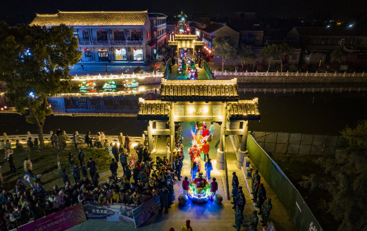 Folk lantern show lights up Xinghua Shagou town