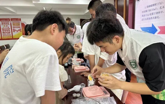 Xinghua city opens free summer care classes for local kids