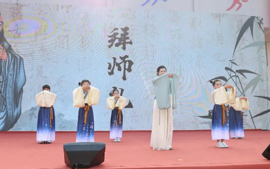 School enrollment ceremony for children held in Xinghua