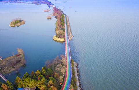 Rainbow track takes in Taihu Lake views