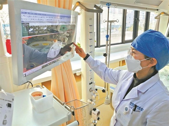 Huang Ming, witness of Wuxi's improved medical services