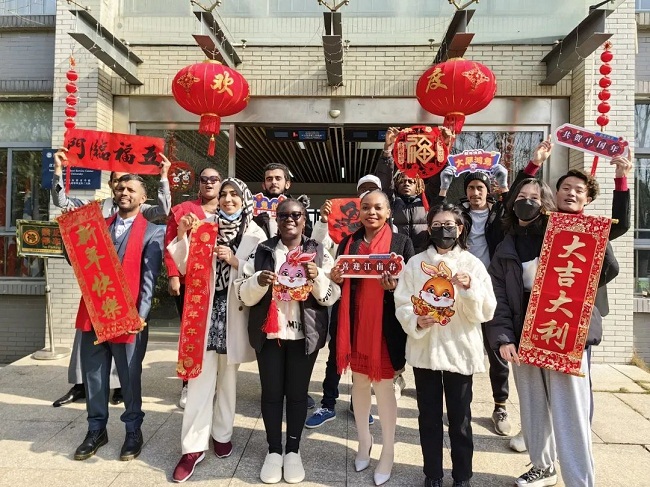 Intl students spend Spring Festival in Wuxi
