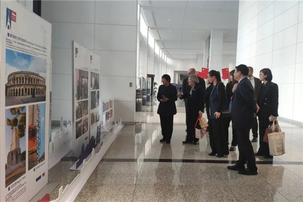 French mayor congratulates Wuxi on sister-city photo exhibition