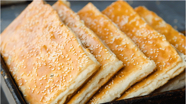 Toasted sesame pancakes popular among Zhangjiagang locals