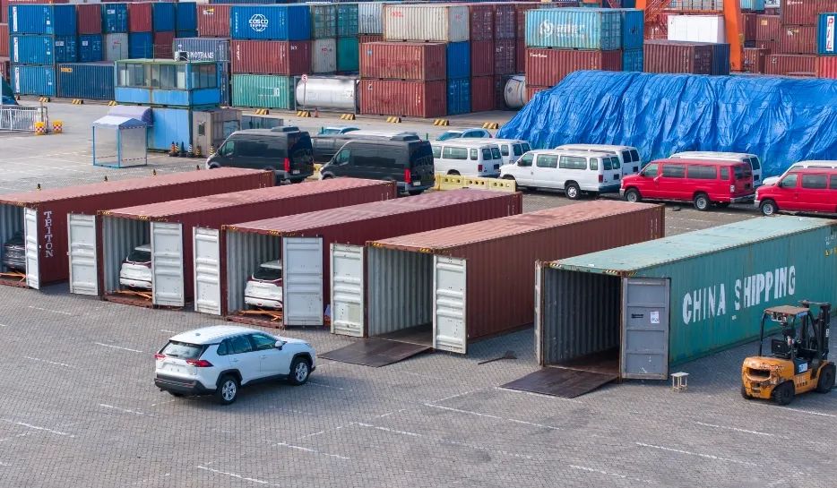 Zhangjiagang port exports used cars overseas for first time